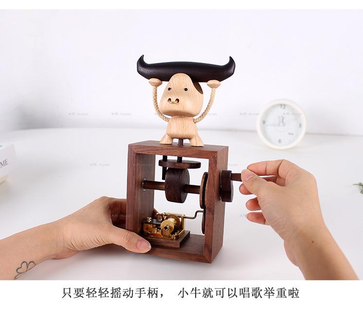 Music Box Automata 木艺批发牛八音盒小猪手摇木质玩具创意小飞猪音乐盒情人节礼物